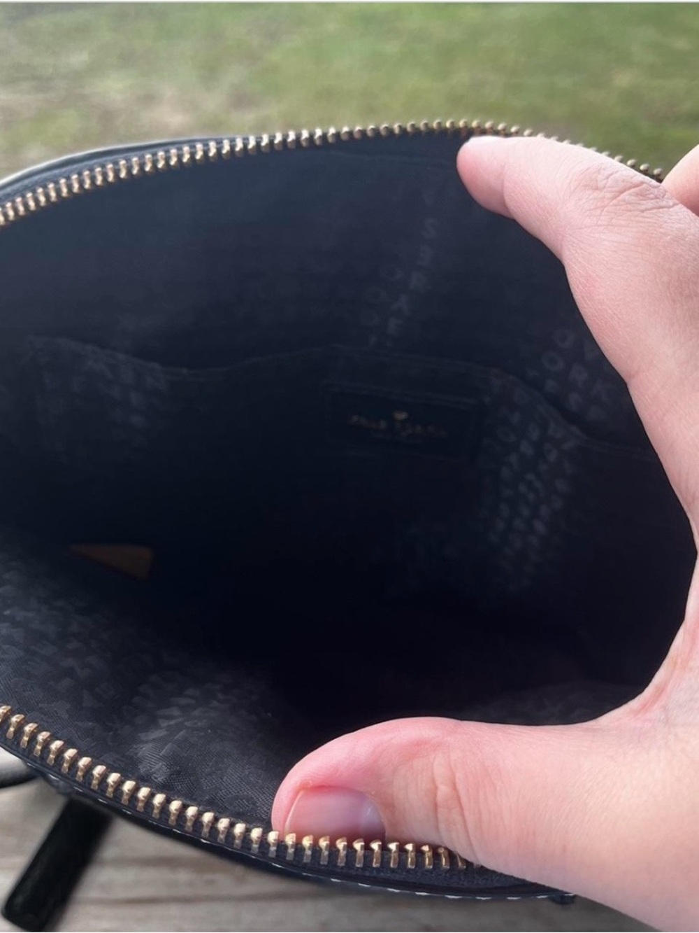 Kate Spade purse with black straps 🖤🤍 - Picture 5 of 7